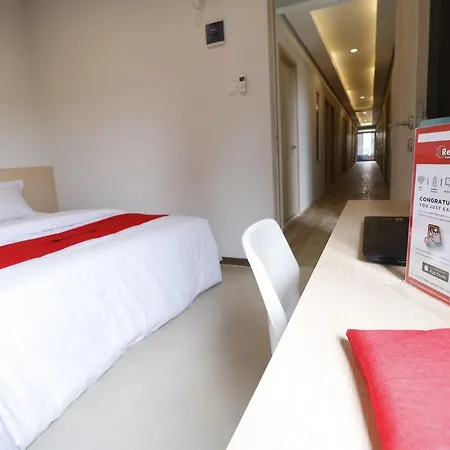 Reddoorz Plus Near Mall Pondok Indah-3